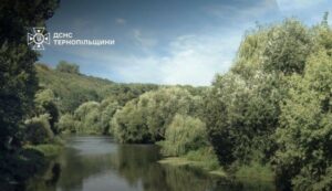 річка