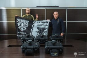 Міська рада Тернополя закупляє та передає на фронт розвідувальні та ударні дрони, військові радіостанції, комп’ютери, військову форму