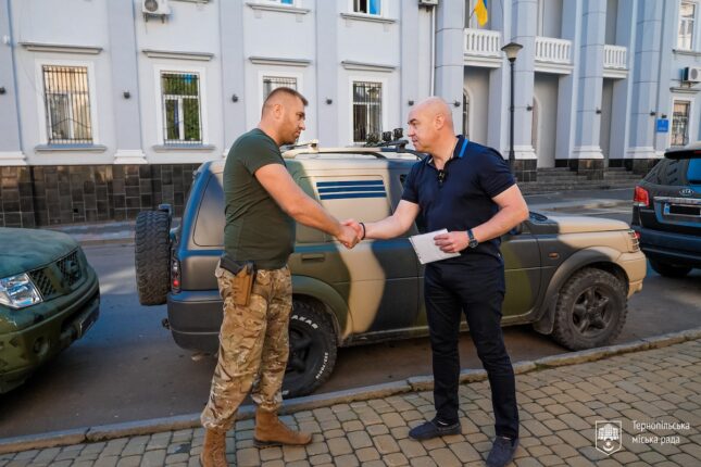 На передову вирушив позашляховик, який купили працівники міської ради та депутати