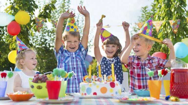 Birthday-Party-at-a-Theme-Park.jpg