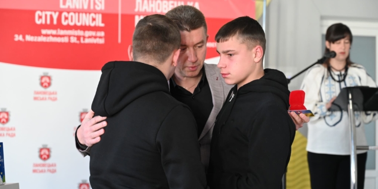 Кулони-обереги вручили дітям полеглих Героїв