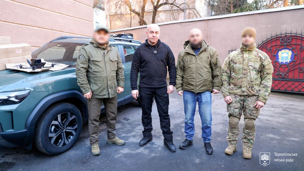 Тернопіль передав автомобіль Renault Duster для бійців ССО