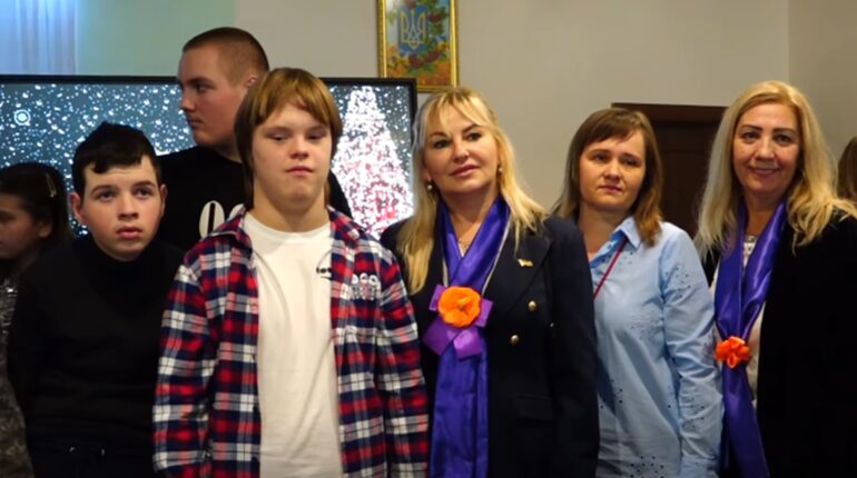 Асоціація жінок України передала обладнання школі