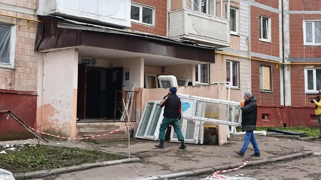 У пошкоджених будинках триває встановлення нових вікон