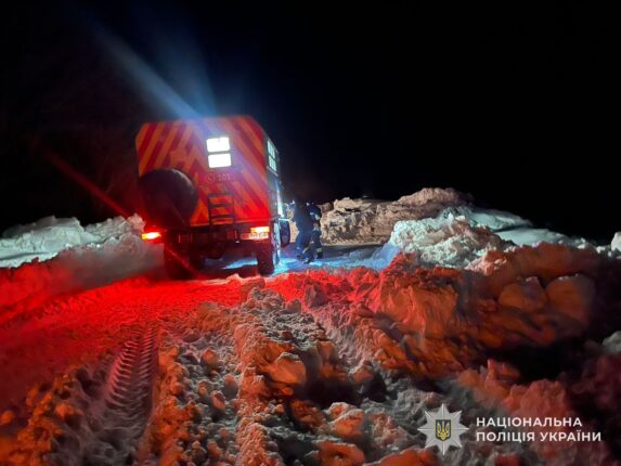 На Тернопільщині поліцейські допомогли вагітній жінці
