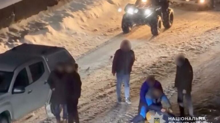 Чоловікам оголошено підозри за побиття військового на Тернопільщині