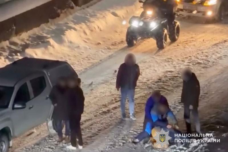 Чоловікам оголошено підозри за побиття військового на Тернопільщині