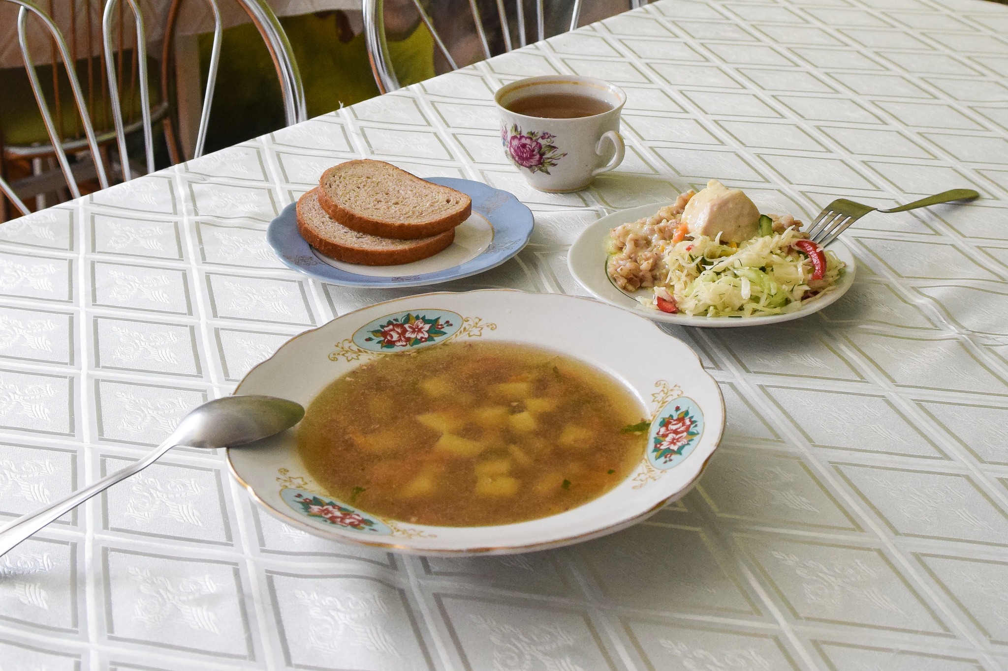 Ветеран та військовослужбовець харчуються за різними нормами