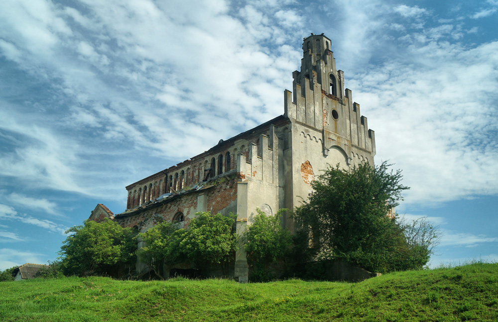 Костел у Жабинцях поступово перетворюється на руїну