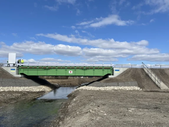 селі Чернихівці на дорозі Р-43