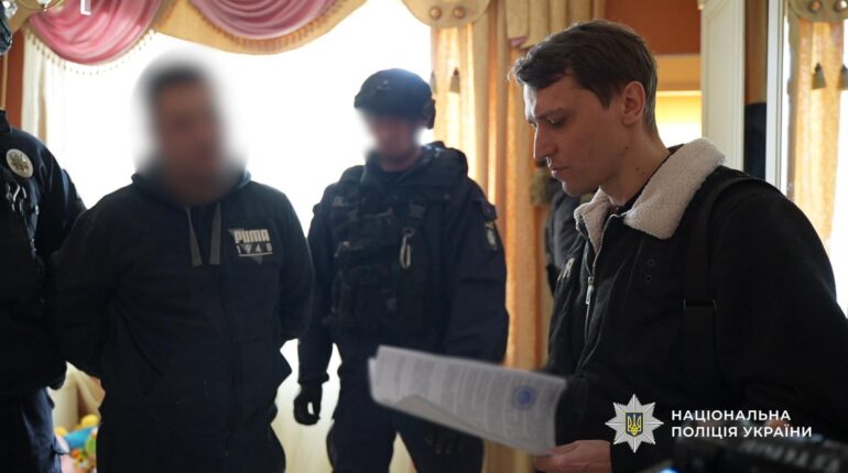 Затримано банду, яка продавала військовим неіснуючі авто