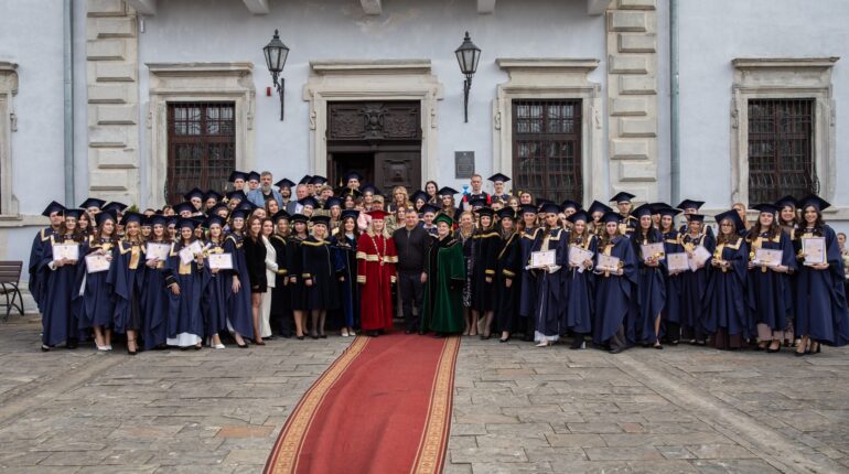 церемонія вручення дипломів