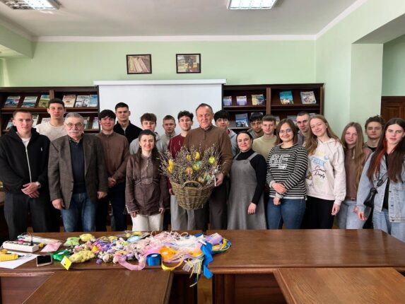 декорування вербових гілочок