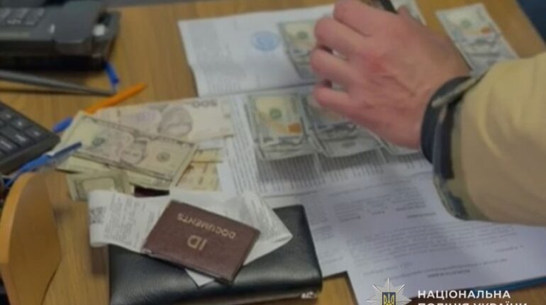 Справа про хабар в онкодиспансері Тернополя: медична реєстраторка постане перед судом