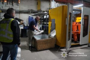 Масштабне підпільне виробництво на Тернопільщині: поліція вилучила фальсифікат побутової хімії на 1,5 млн грн