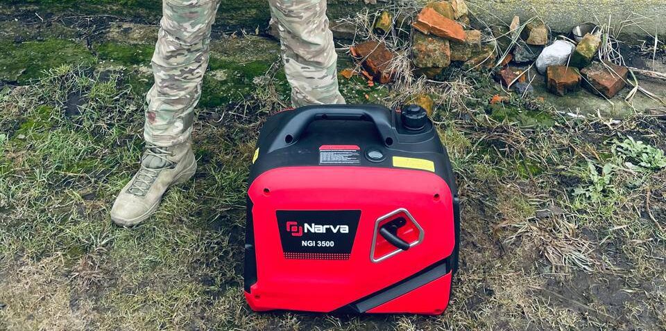 Віталій Бобрівець передав енергетичне обладнання захисникам