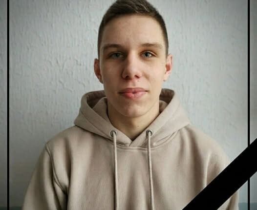 Трагедія у Мишковицькому ліцеї: громада сумує за десятикласником Максимом Щотчуком