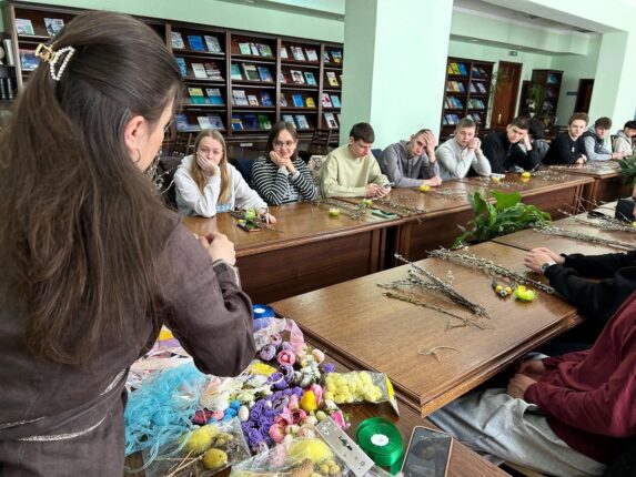 Студенти опановували мистецтво святкових оберегів