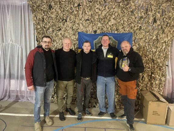 Допомога фронту від Збаража: Роман Полікровський передав авто та великодні набори на передову