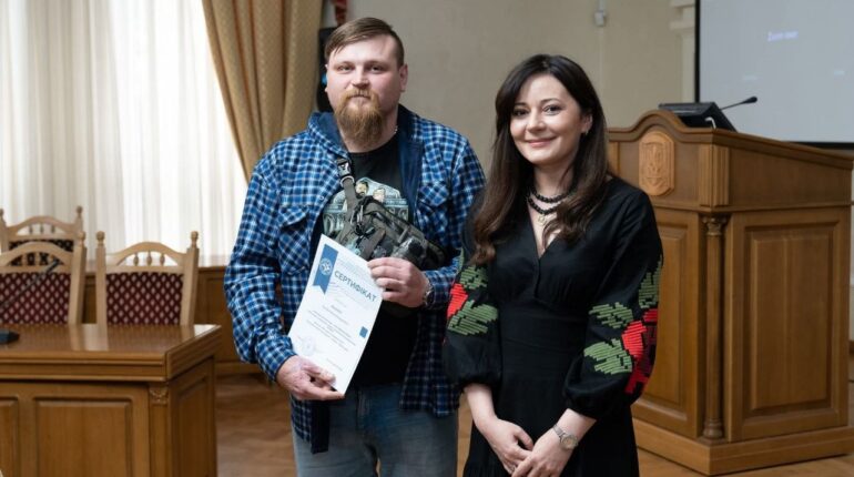 Нові можливості для родин героїв: у Тернополі завершили курс іноземної мови для ветеранів