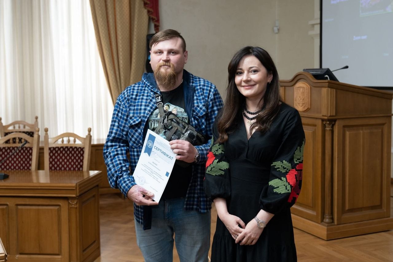 Нові можливості для родин героїв: у Тернополі завершили курс іноземної мови для ветеранів