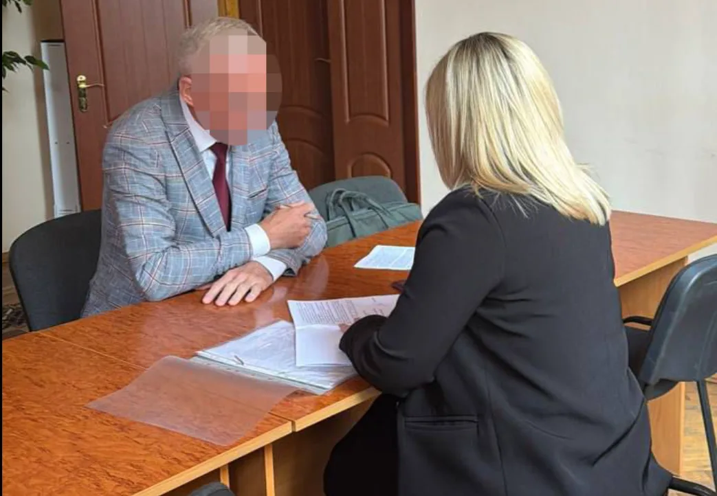 Премії на мільйони та «ліві» зарплати: на Тернопільщині викрили директора коледжу в масштабних оборудках
