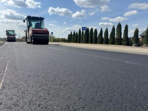 Дорожній експеримент на Тернопільщині: трасу Броди – Тернопіль ремонтують спільно з Білецькою громадою