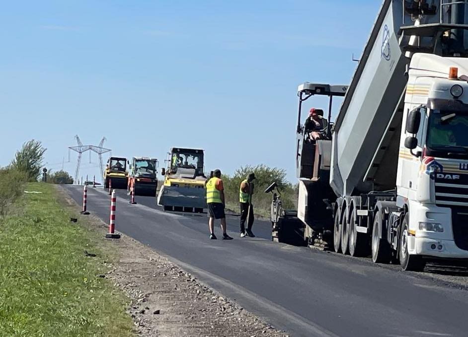 Модернізація автошляхів Тернопільщини: за тиждень відновлено понад 47 тисяч квадратних метрів покриття