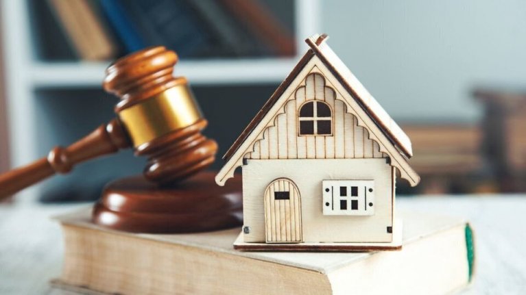 Як діти намагалися відібрати квартиру в рідної матері після смерті батька
