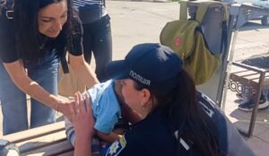 У Бучачі п’яний батько залишив дворічного малюка біля дороги, щоб купити цигарки
