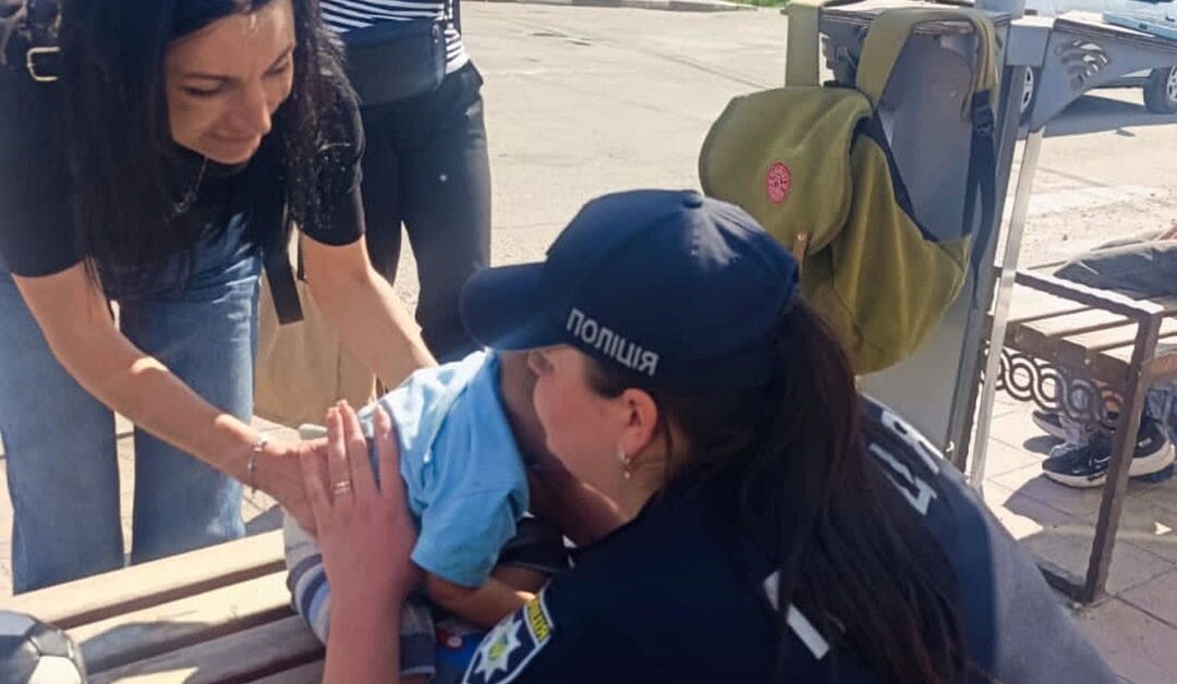 У Бучачі п’яний батько залишив дворічного малюка біля дороги, щоб купити цигарки