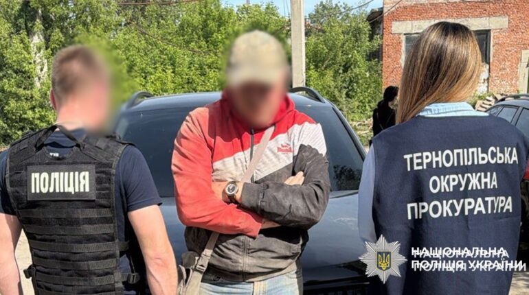 На Тернопільщині судитимуть чоловіка за хабар у 9000 доларів