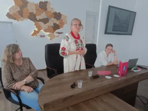 У Гримайлові презентували книгу «Жити попри все» з драматичними історіями українок про війну