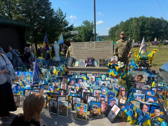 Родини Героїв з Тернополя вшанували пам'ять воїнів у Лішні