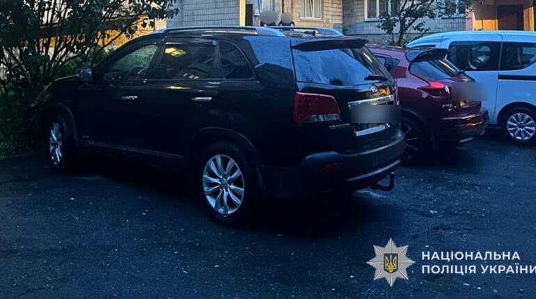 У Тернополі п’яний хуліган потрощив автомобілі
