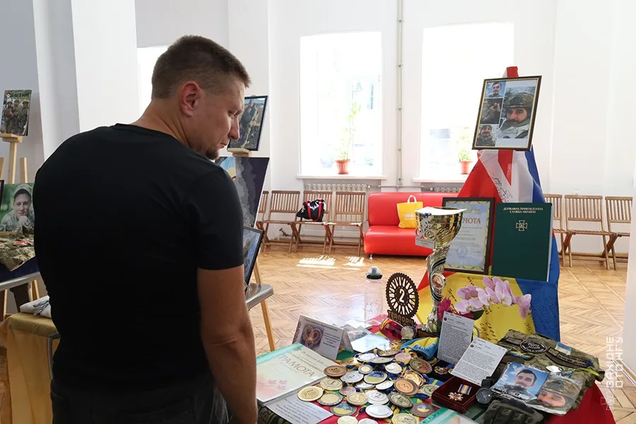 «Серце Файного. Код нескорених»: у Тернополі нацгвардійці відвідали виставку пам’яті полеглих побратимів