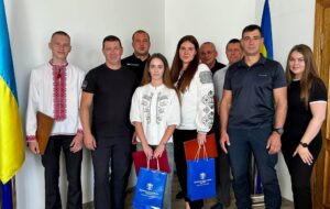 Троє випускників-відмінників склали присягу державного службовця в Тернопільській митниці