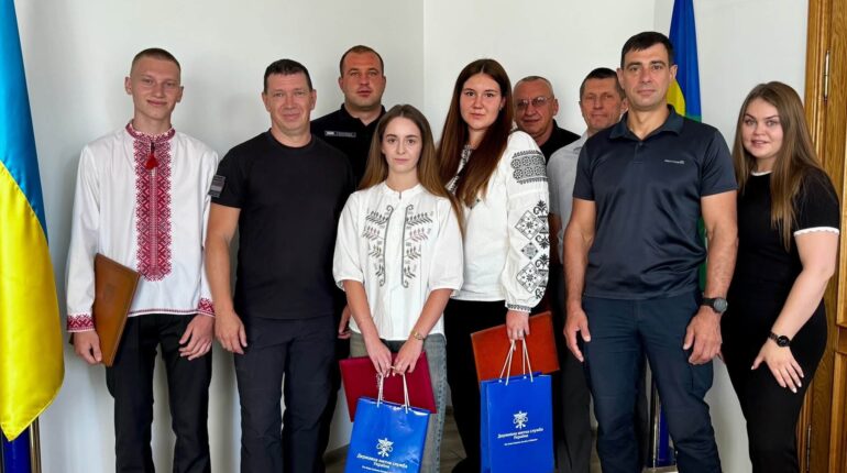 Троє випускників-відмінників склали присягу державного службовця в Тернопільській митниці