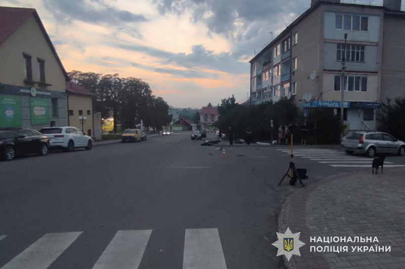 ДТП у Ланівцях: авто зіткнулося з мотоциклом