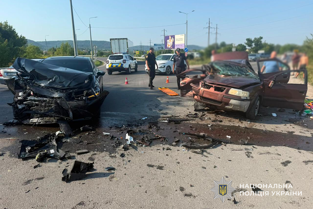 Масштабна ДТП у Кременці: шестеро людей травмовані