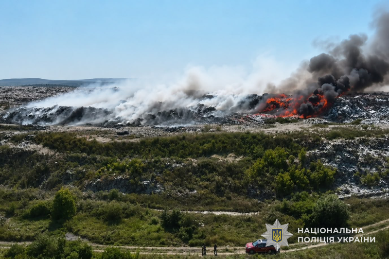 Масштабна пожежа на сміттєзвалищі під Тернополем