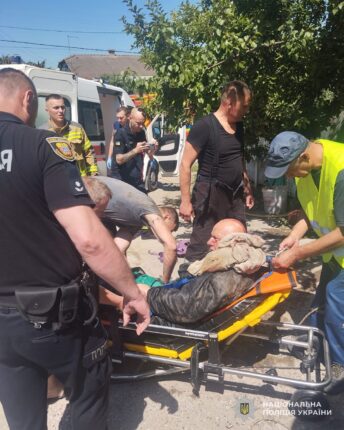 На Тернопільщині чоловіка врятували з 8-метрового колодязя