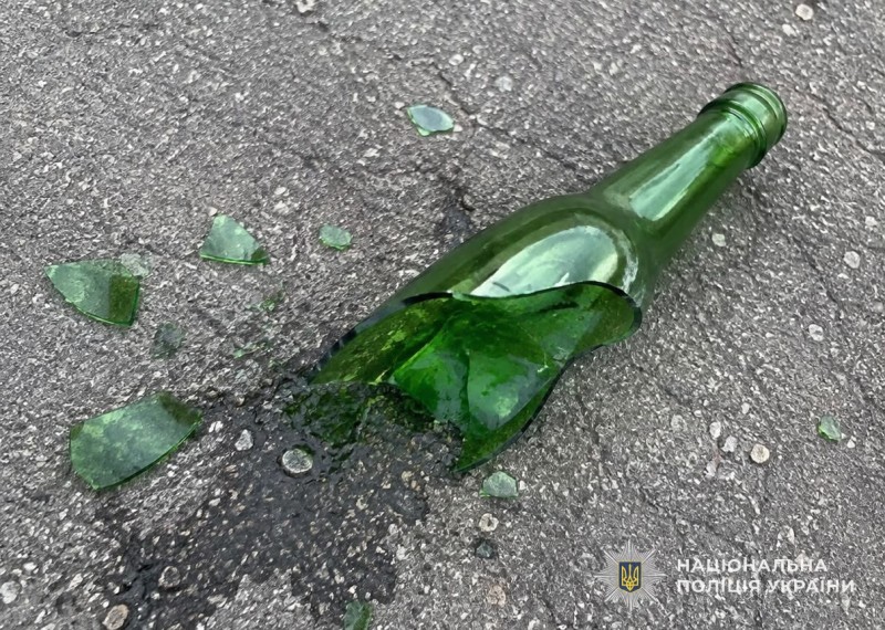 На Тернопільщині пенсіонер травмував підлітка пляшкою