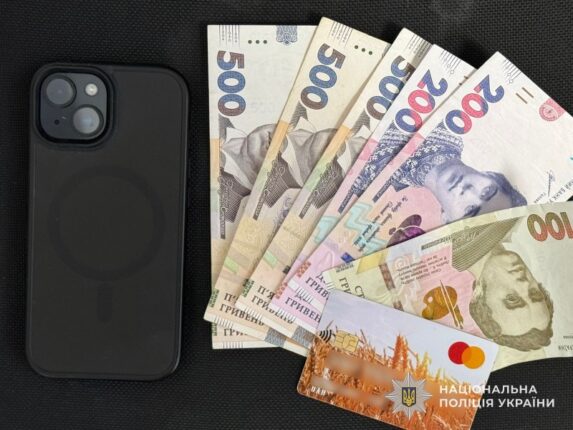 На Тернопільщині шахраї ошукали жінку на 28 тисяч гривень