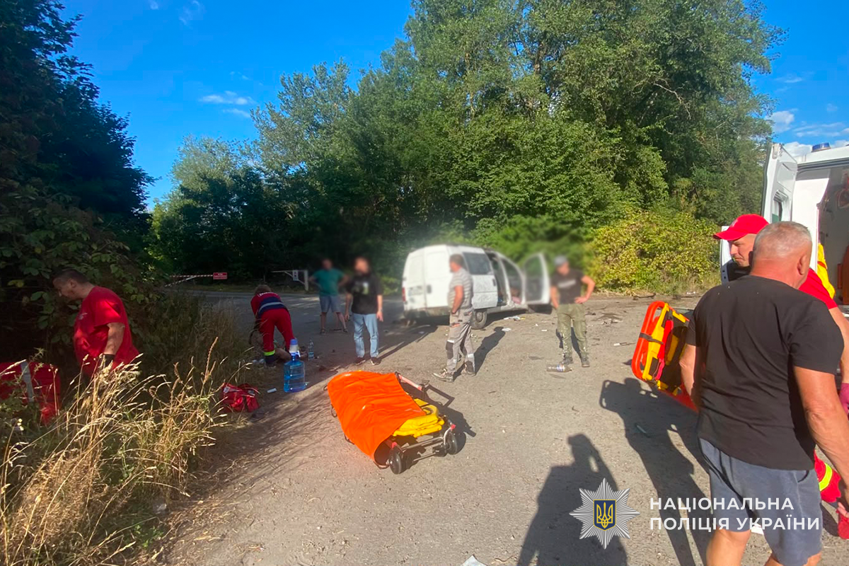 Смертельна ДТП на Тернопільщині: двоє загиблих та шестеро травмованих