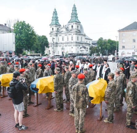 Тернопіль попрощався з сімома невідомими Героями
