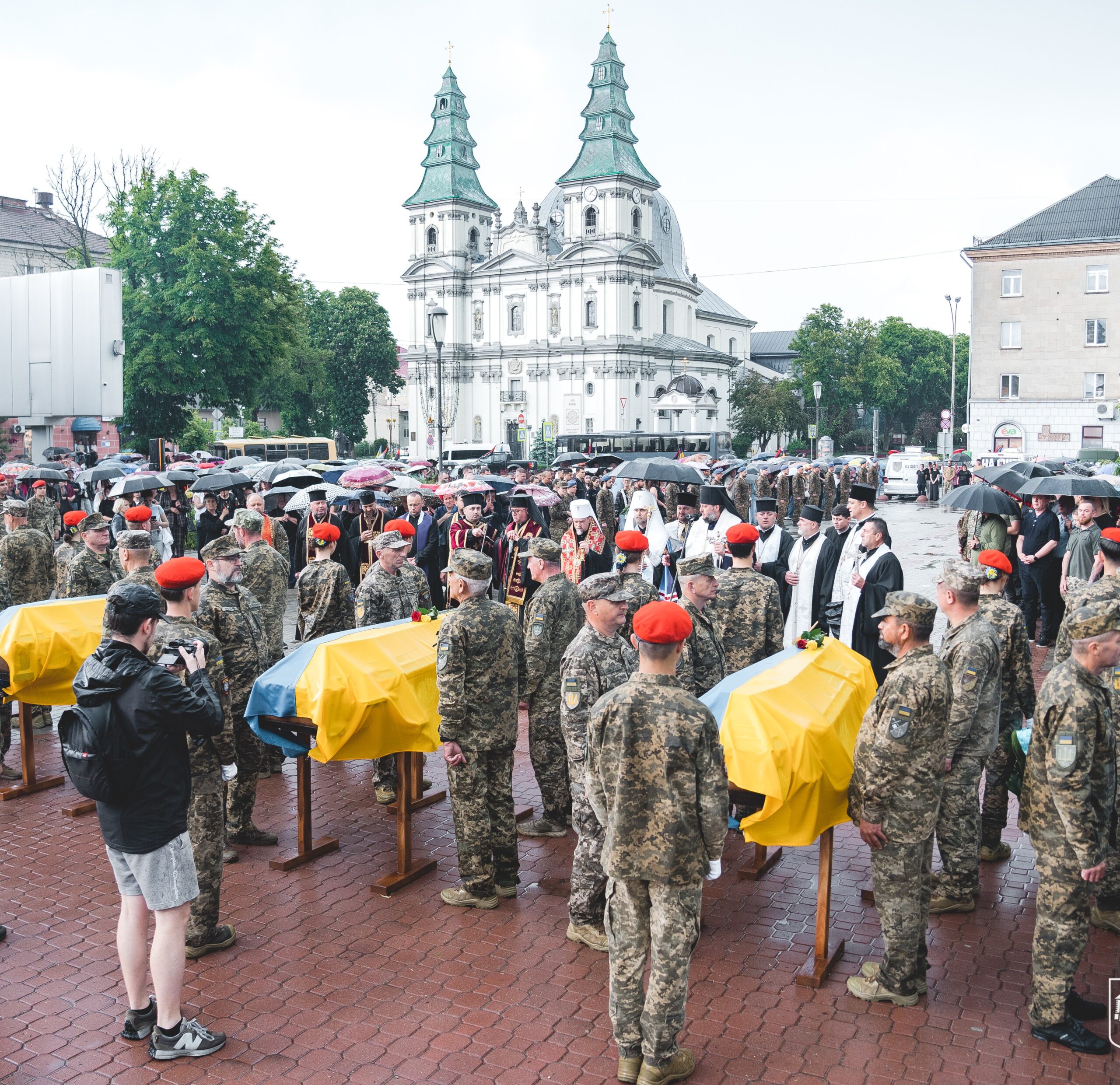 Тернопіль попрощався з сімома невідомими Героями