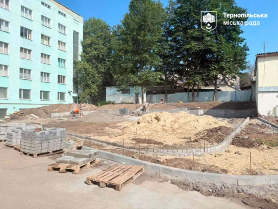 У Тернополі будують інклюзивний майданчик для дітей