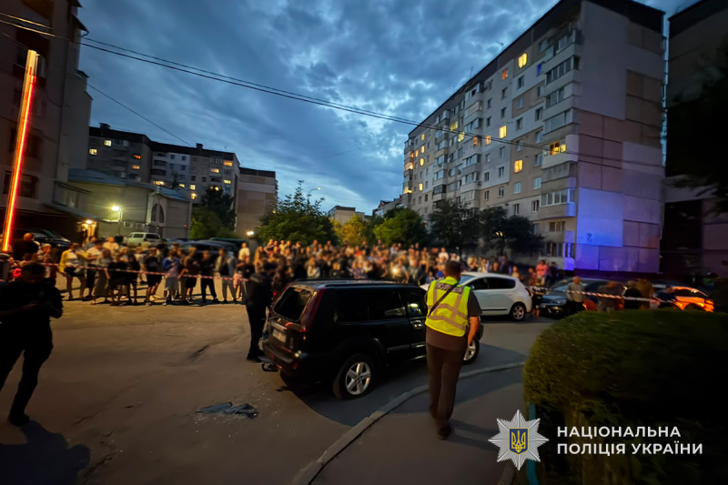 У Тернополі група людей напала на автомобіль ТЦК