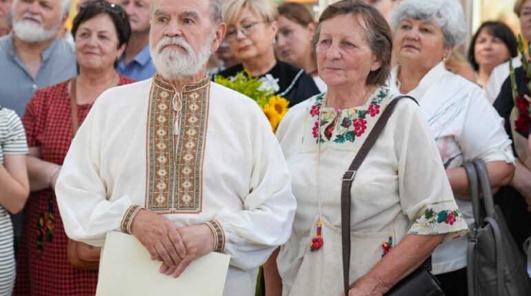 У Тернополі відкрили ювілейну виставку Богдана Ткачика